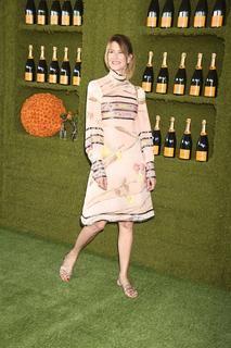 Laura Dern feet photo thumbnail