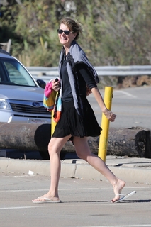 Laura Dern feet photo thumbnail