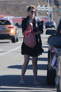 Laura Dern feet photo thumbnail