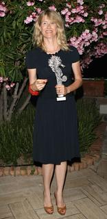 Laura Dern feet photo thumbnail