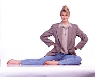 Laura Dern feet photo thumbnail