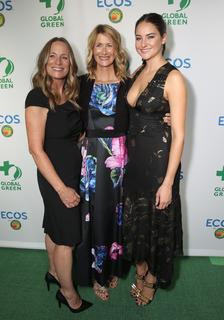 Laura Dern feet photo thumbnail