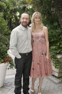 Laura Dern feet photo thumbnail