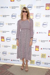 Laura Dern feet photo thumbnail