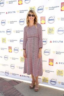 Laura Dern feet photo thumbnail