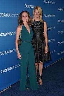 Laura Dern feet photo thumbnail