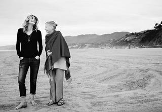 Laura Dern feet photo thumbnail