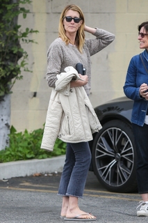Laura Dern feet photo thumbnail