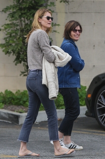 Laura Dern feet photo thumbnail