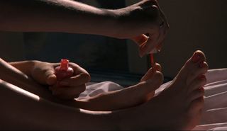 Laura Dern feet photo thumbnail