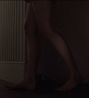 Laura Dern feet photo thumbnail