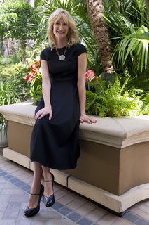 Laura Dern feet photo thumbnail