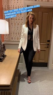 Laura Dern feet photo thumbnail