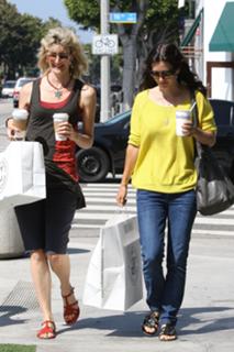 Laura Dern feet photo thumbnail