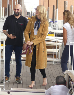 Laura Dern feet photo thumbnail