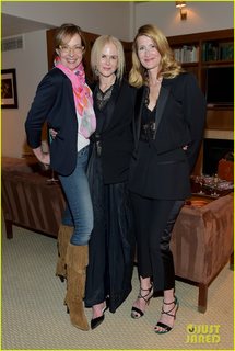 Laura Dern feet photo thumbnail