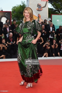 Laura Dern feet photo thumbnail