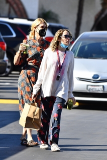 Laura Dern feet photo thumbnail