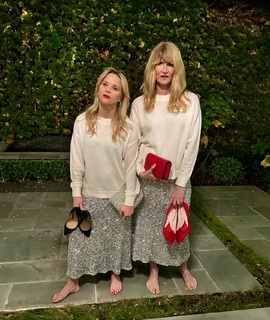 Laura Dern feet photo thumbnail