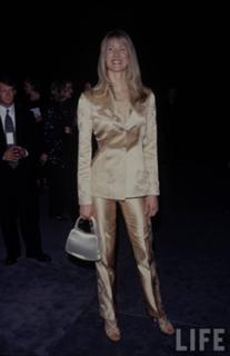 Laura Dern feet photo thumbnail