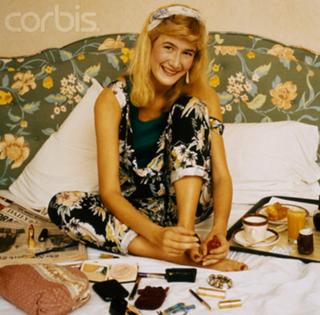 Laura Dern feet photo thumbnail