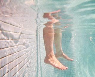 Laura Dern feet photo thumbnail