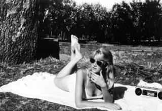 Laura Dern feet photo thumbnail