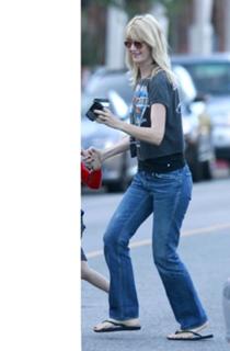 Laura Dern feet photo thumbnail