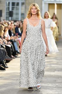 Laura Dern feet photo thumbnail