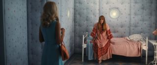 Laura Dern feet photo thumbnail