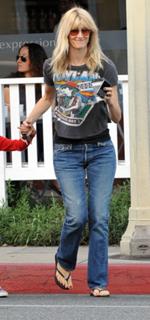 Laura Dern feet photo thumbnail
