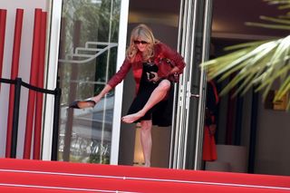 Laura Dern feet photo 9