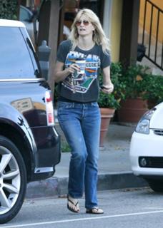 Laura Dern feet photo thumbnail