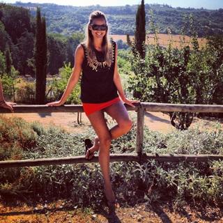Laura Dundovic feet photo 2