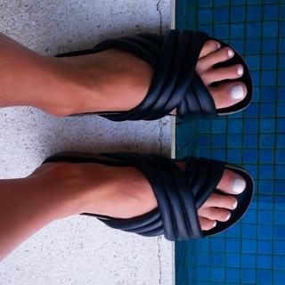 Laura Dundovic feet photo 17