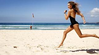 Laura Dundovic feet photo 14