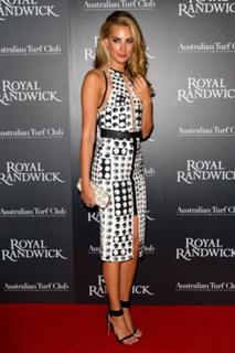 Laura Dundovic feet photo 4