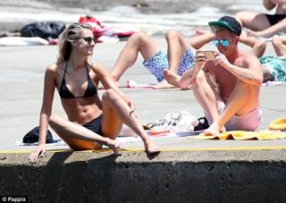 Laura Dundovic feet photo 18