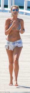 Laura Dundovic feet photo 13