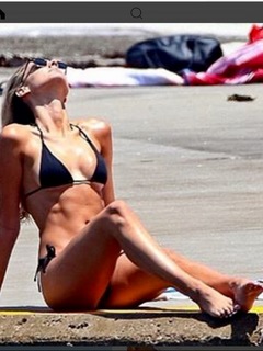 Laura Dundovic feet photo 2