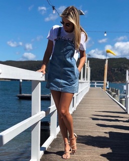 Laura Dundovic feet photo 13