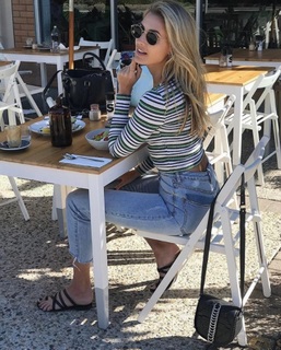 Laura Dundovic feet photo 9