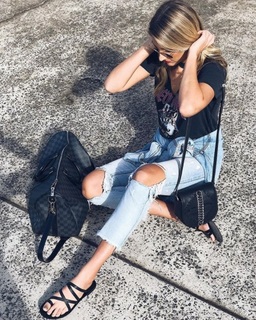 Laura Dundovic feet photo 8
