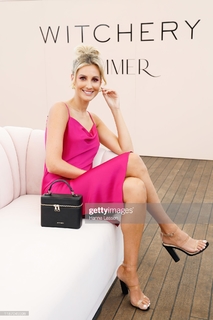 Laura Dundovic feet photo 16