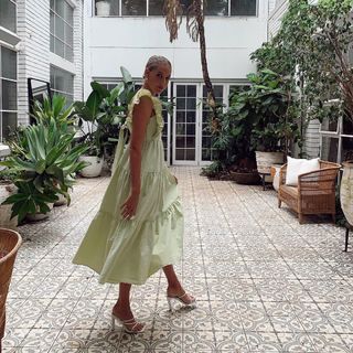Laura Dundovic feet photo 9