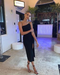 Laura Dundovic feet photo 9