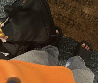 Laura Dundovic feet photo 4