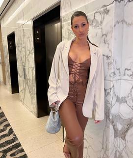 Laura Dundovic feet photo 19