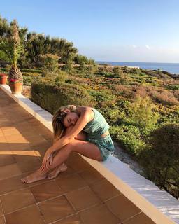 Laura Escanes feet photo 8