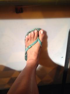 Laura Flores feet photo 8